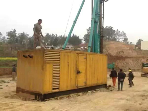阿尔山如何判断水冷式机油散热器密封件是否需要更换？